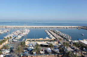 Luxury private apartment at the beach in a 4 star hotel first beach line, Fuengirola
